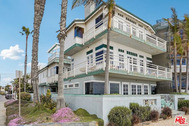 Exterior, Facade, Condo Building