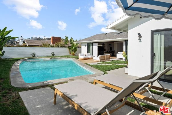 Exterior, Pool