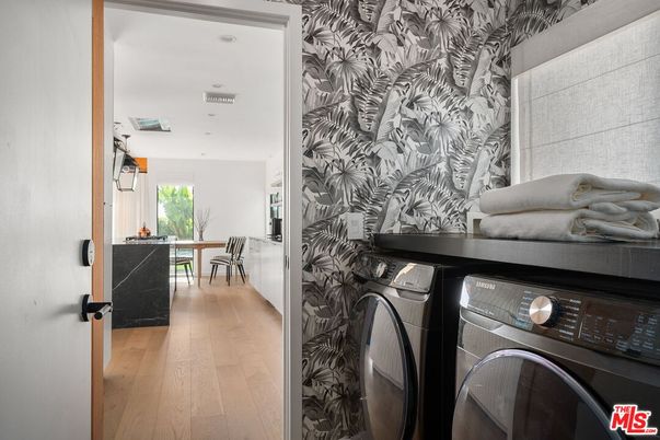 Interior, Washer, Wood Texture Flooring