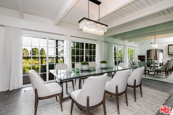Chandelier, Dining room, Interior, Pendant Lights