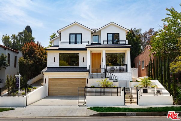 Attached, Exterior, Facade, Modern
