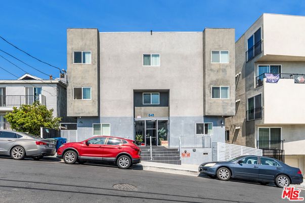 Exterior, Facade, Rowhouse