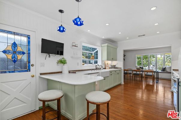 Dining room, Interior, Kitchen, Pendant Lights, Recessed Lighting, Wood Texture Flooring