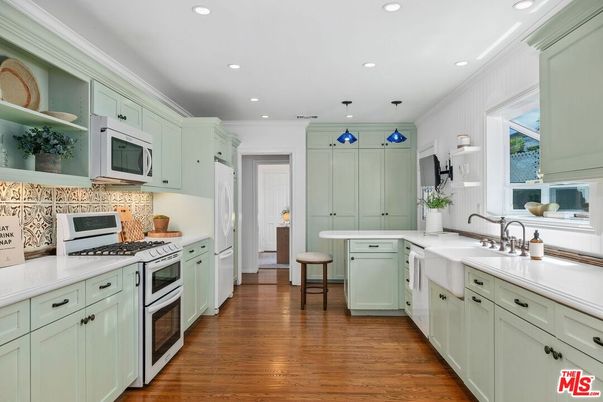 Interior, Kitchen, Recessed Lighting, Wood Texture Flooring
