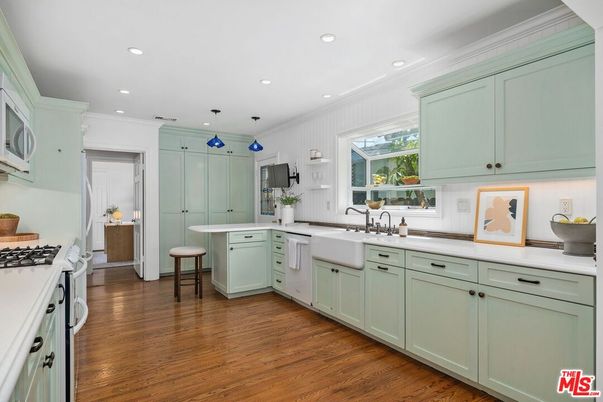 Interior, Kitchen, Pendant Lights, Recessed Lighting, Wood Texture Flooring
