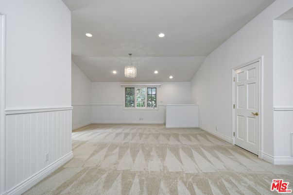 Chandelier, Empty room, Interior, Recessed Lighting