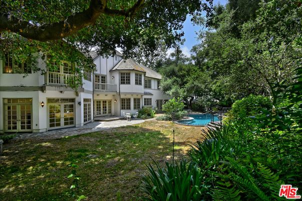 Backyard, Exterior, Pool