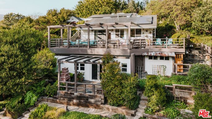 Exterior, Facade, Solar Panels, Modern