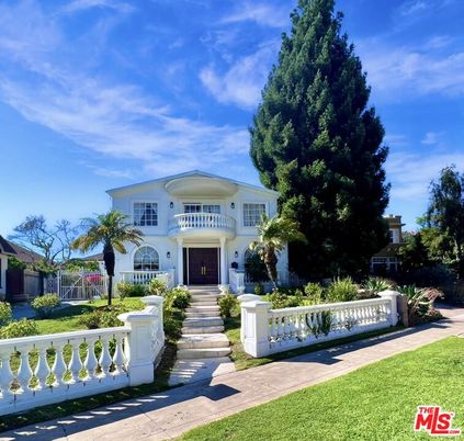 Backyard, Exterior, Facade, French Provincial