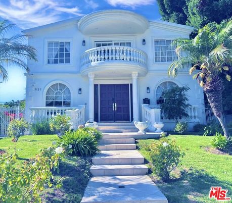 Attached, Backyard, Exterior, Facade, Mediterranean