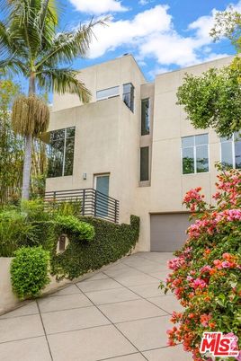 Attached, Exterior, Facade, Modern