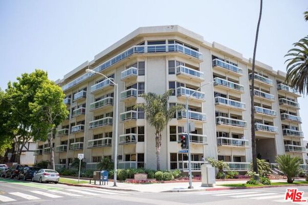 Exterior, Facade, Condo Building
