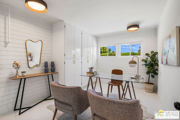 Home Office, Interior