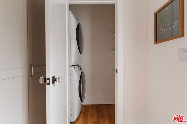 Interior, Utility Closets, Washer, Wood Texture Flooring