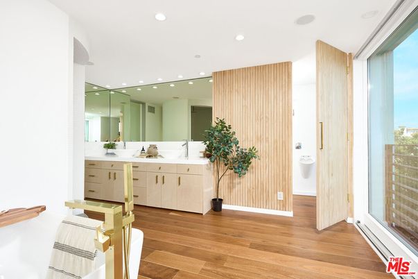 Bathroom, Interior, Recessed Lighting, Wood Texture Flooring