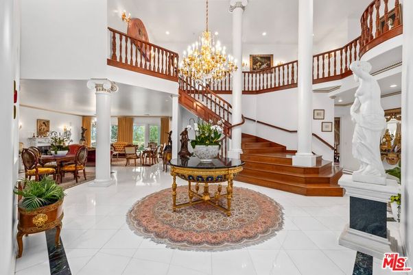 Chandelier, Dining room, Interior, Recessed Lighting