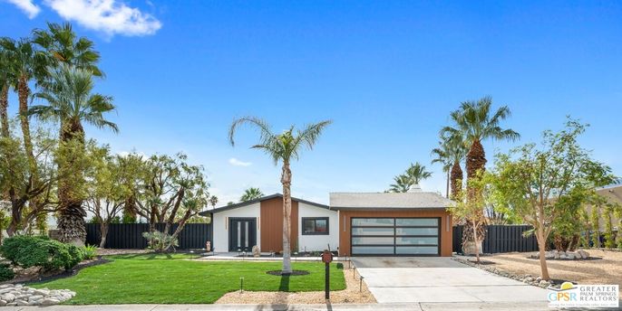 Attached, Exterior, Facade, Ranch