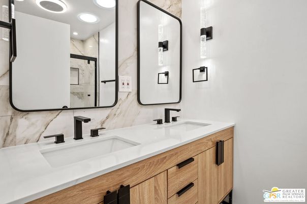Bathroom, Dual Sink Vanities, Interior, Recessed Lighting