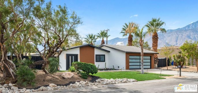 Attached, Exterior, Facade, Ranch