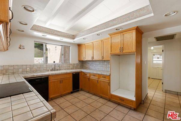 Interior, Kitchen, Recessed Lighting, Tile Countertops