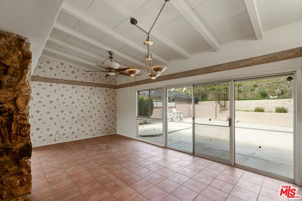 Empty room, Interior, Pendant Lights