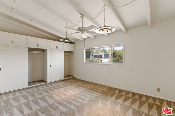 Empty room, Interior, Pendant Lights