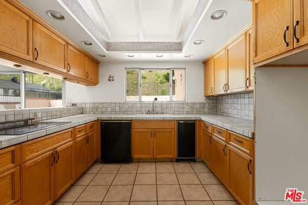 Interior, Kitchen, Recessed Lighting, Tile Countertops