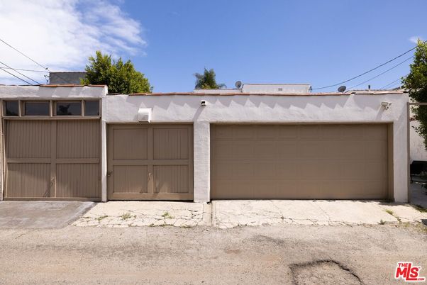 Detached Garage, Exterior