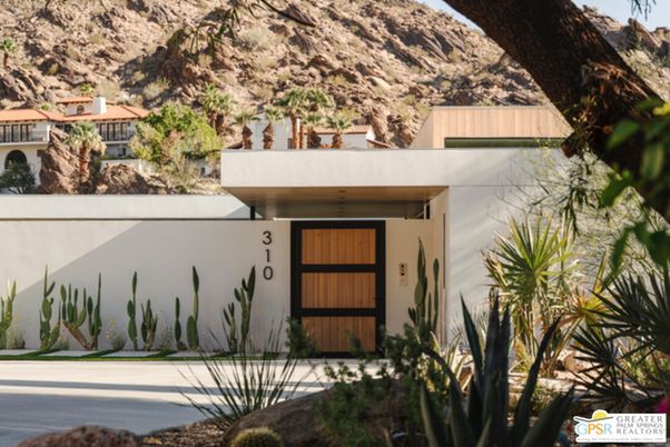 Exterior, Facade, Modern