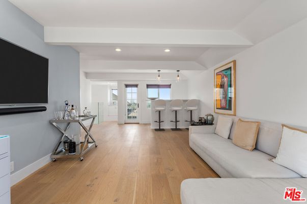 Interior, Living room, Pendant Lights, Recessed Lighting, Wood Texture Flooring