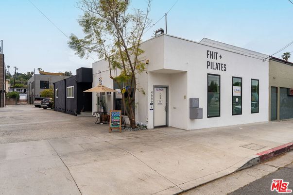 Exterior, Facade, None