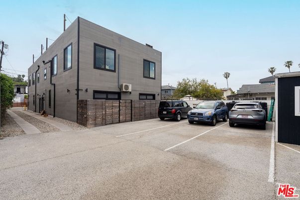 Attached, Exterior, Facade, Modern