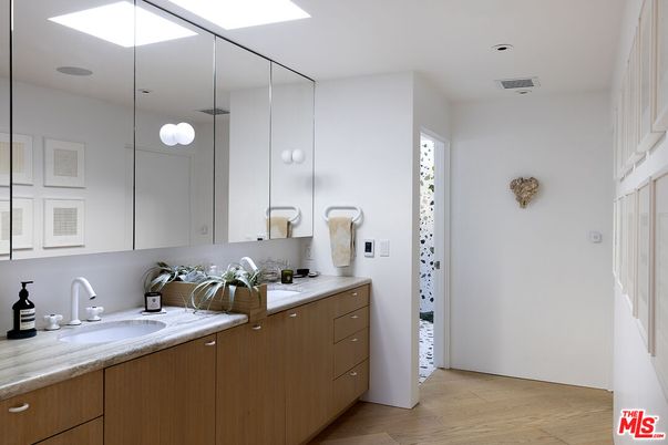Bathroom, Interior, Pendant Lights, Recessed Lighting, Wood Texture Flooring