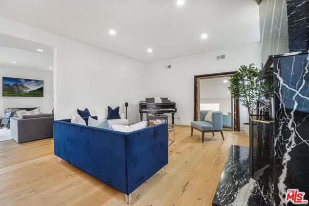 Interior, Living room, Piano, Recessed Lighting, Wood Texture Flooring