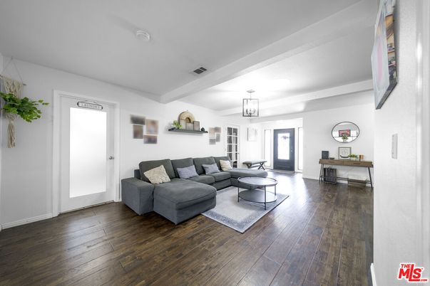 Interior, Living room, Pendant Lights, Wood Texture Flooring