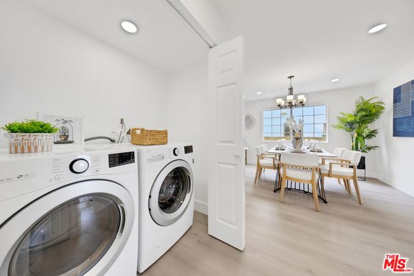 Chandelier, Dining room, Interior, Recessed Lighting, Washer, Wood Texture Flooring