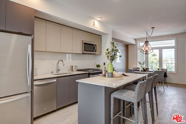 Chandelier, Dining room, Interior, Kitchen, Pendant Lights, Recessed Lighting, Stainless Steel Appliances, Wood Texture Flooring
