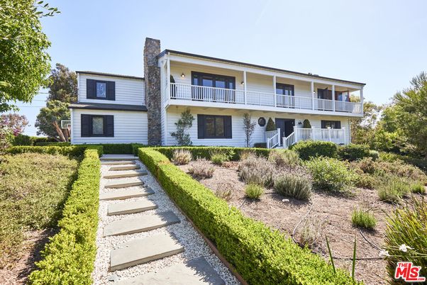 Backyard, Exterior, Facade, Modern