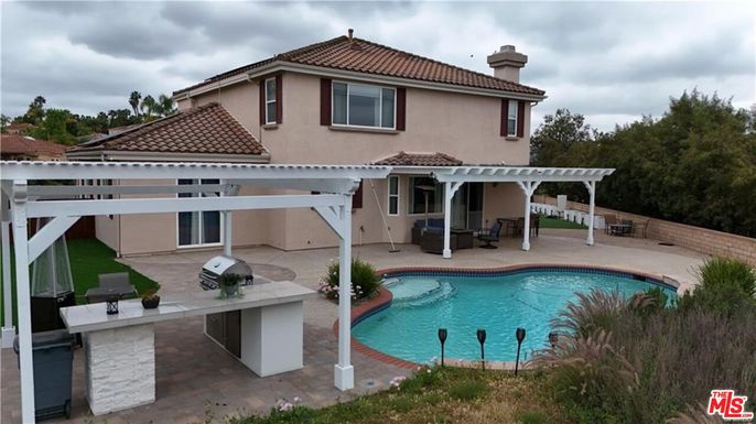 Exterior, Pool