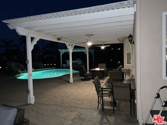 Exterior, Pool