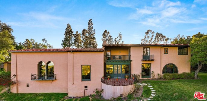 Backyard, Exterior, Facade, Mediterranean