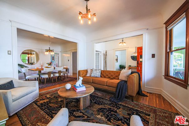 Chandelier, Dining room, Interior, Living room, Pendant Lights, Wood Texture Flooring