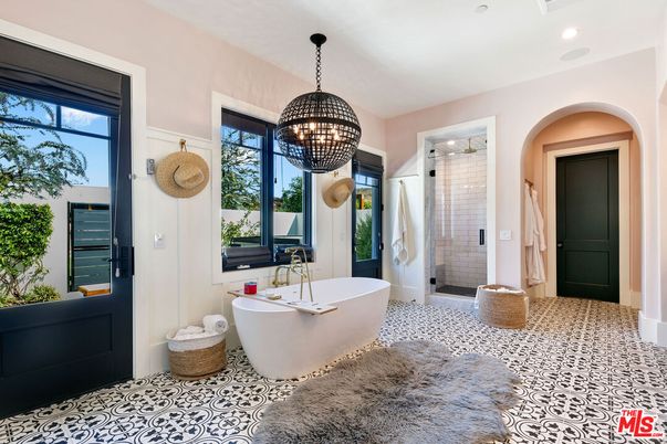 Bathroom, Free Standing Baths, Glass Shower, Interior, Pendant Lights, Recessed Lighting