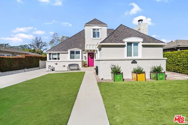 Backyard, Exterior, Facade, French Provincial