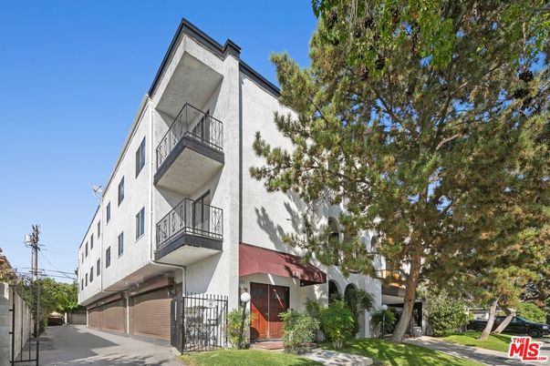 Exterior, Facade, Condo Building