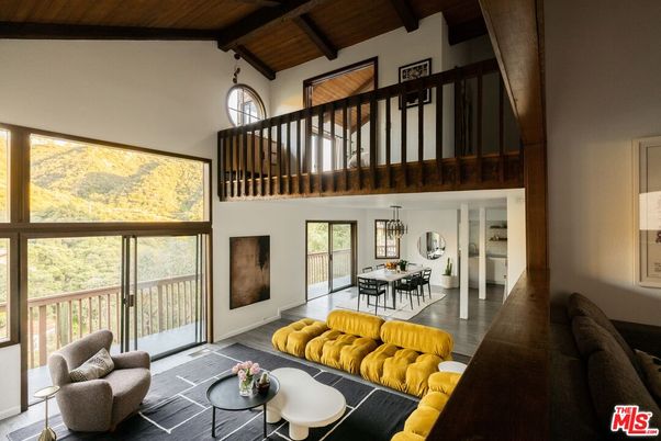 Dining room, Interior, Living room, Pendant Lights, Wooden Beams, Wooden Ceilings, Wood Texture Flooring