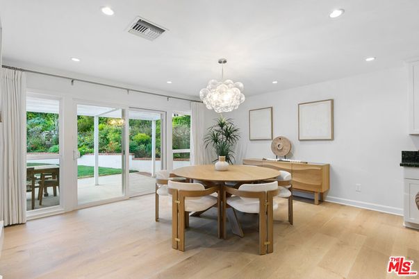 Chandelier, Dining room, Interior, Recessed Lighting, Wood Texture Flooring