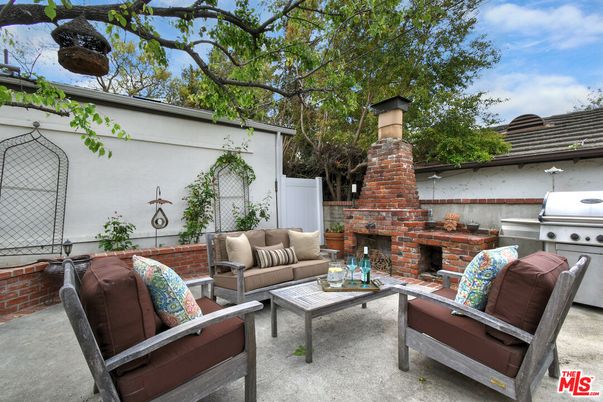 Exterior, Fireplace