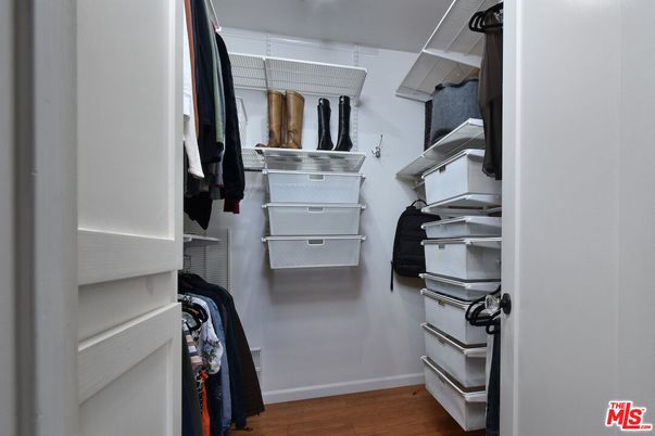 Interior, Walk-in Closets, Wood Texture Flooring