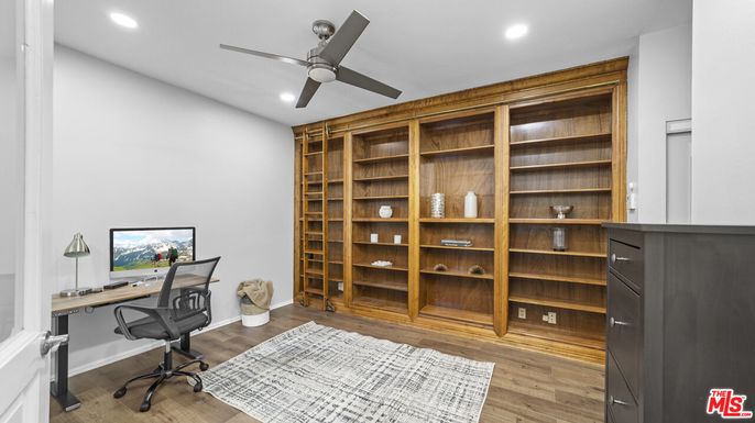 Home Office, Interior, Recessed Lighting, Wood Texture Flooring